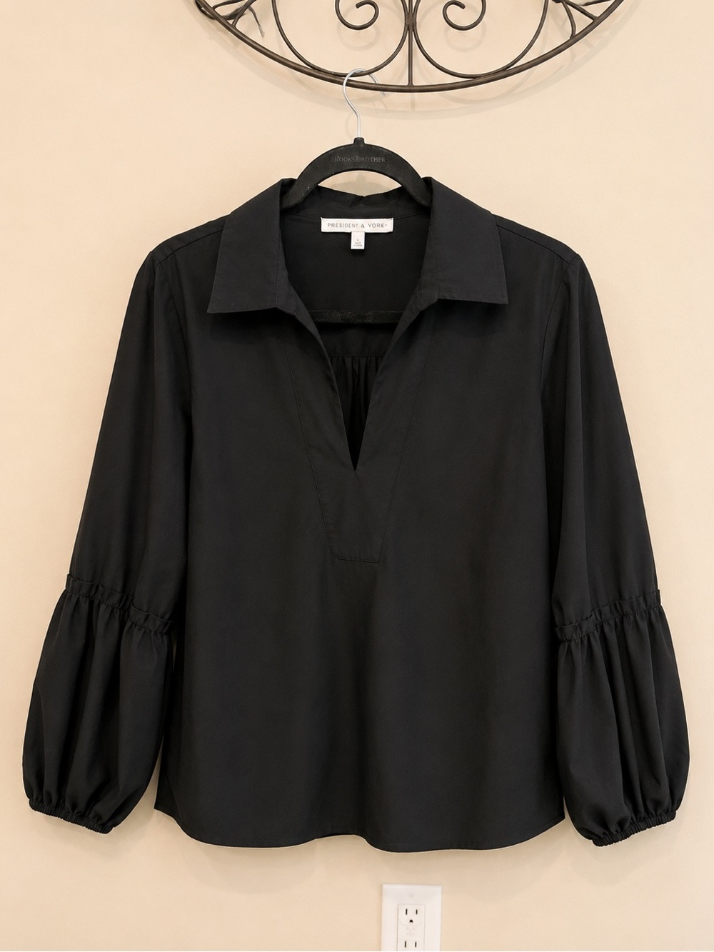 Preston & York‎ Black V-Neck Collared Puff-Sleeve Top